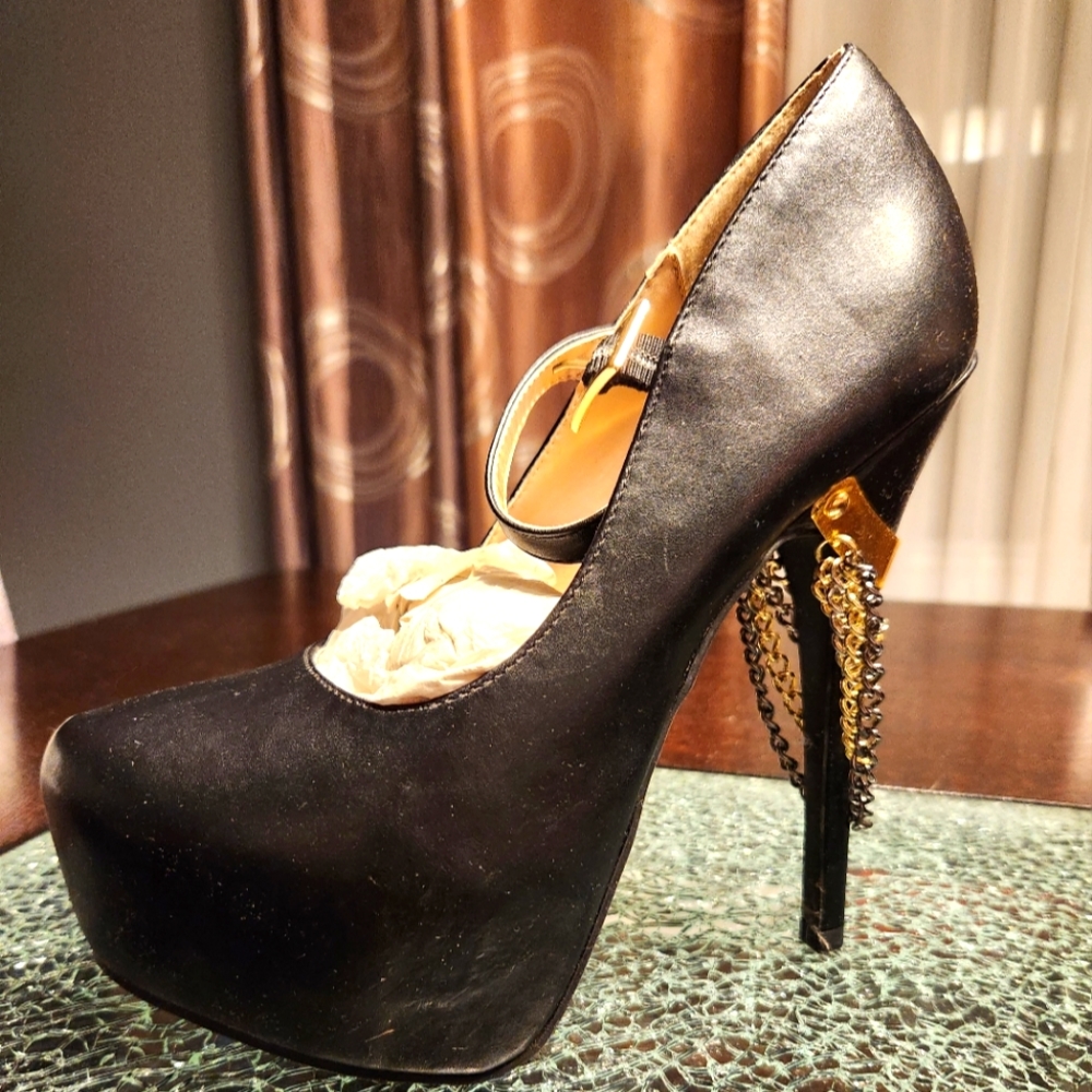 Womans 6 inch Black heels